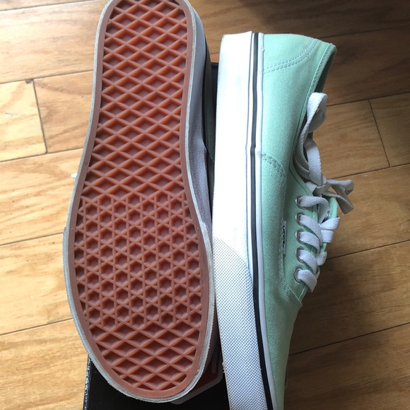 Vans - Picture 3 of 5